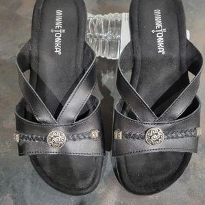 MinneTonka sandals color black